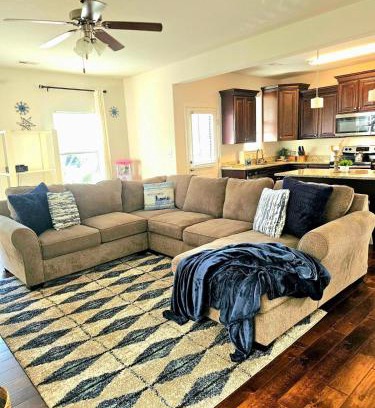 Norfolk - Virginia Beach House | Spacious home in Chesapeake