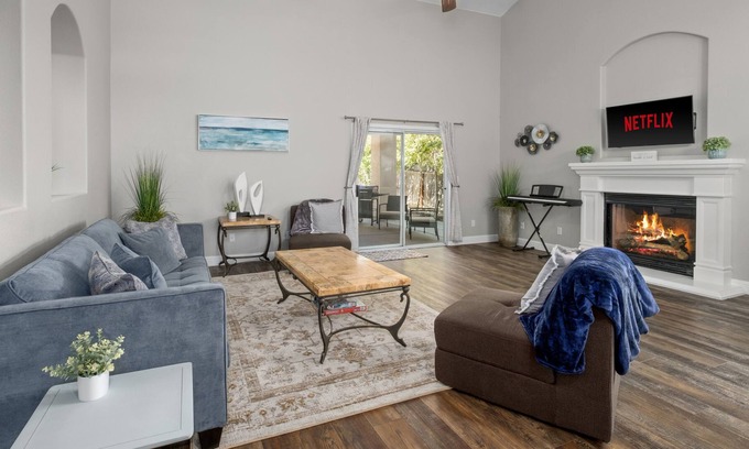Raisin House | Spacious Home★King Bed★Sanitized⚡️WIFI✔Long Stays!