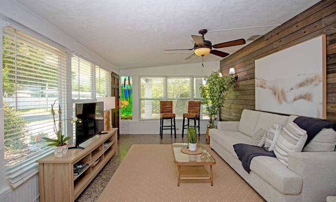 Azalea Homes House | Spacious Home Near Beaches & Azalea Park