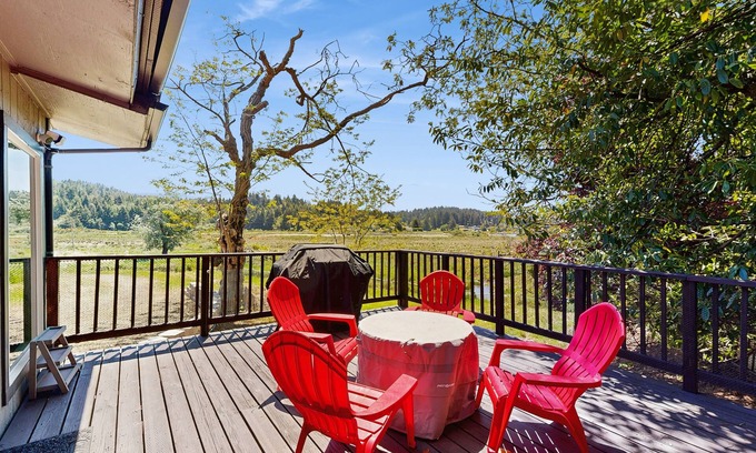 Coos Bay House | Spacious home near Bandon Dunes Resort, Sand Dunes, & Charleston- groups welcome