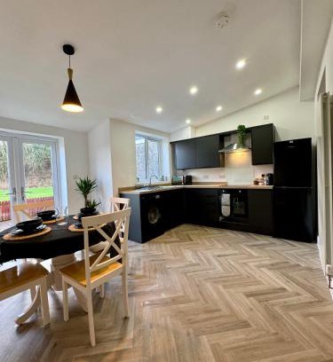 Aberdare House | Spacious home near park and playing fields