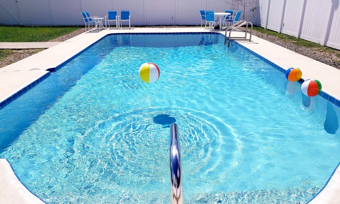 DeLand House | Spacious Home, Secluded Saltwater Pool, Central Location.