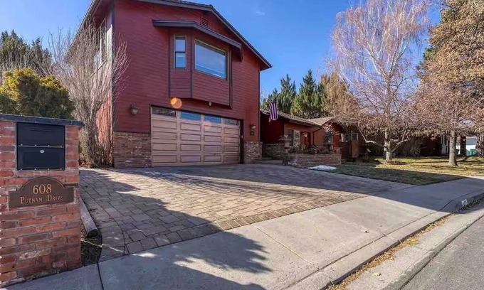 West University House | Spacious home w/HOT TUB near UNR, San Rafael Park