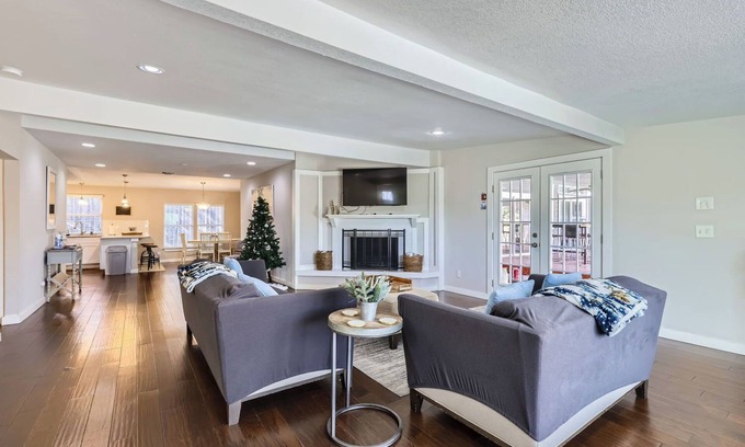 Shearer Hills - Ridgeview House | Spacious Home W/Pool + Game Room/Near Riverwalk & Downtown!