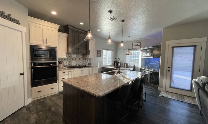 Toquerville House | SPACIOUS HOME with POOL SPA. 25 MIN TO ZION NP