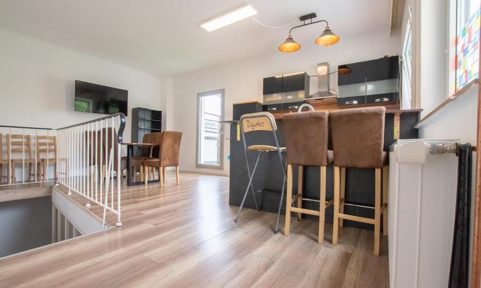 Heerdt Apartment | Spacious House