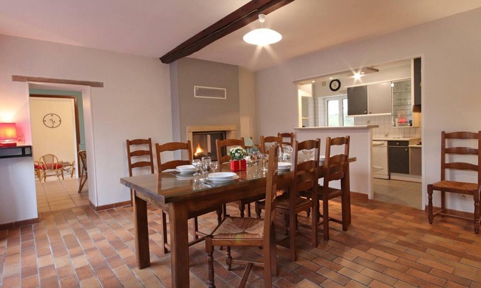 La Mesniere Cottage | Spacious House in Perche with Billiards and Pets Allowed