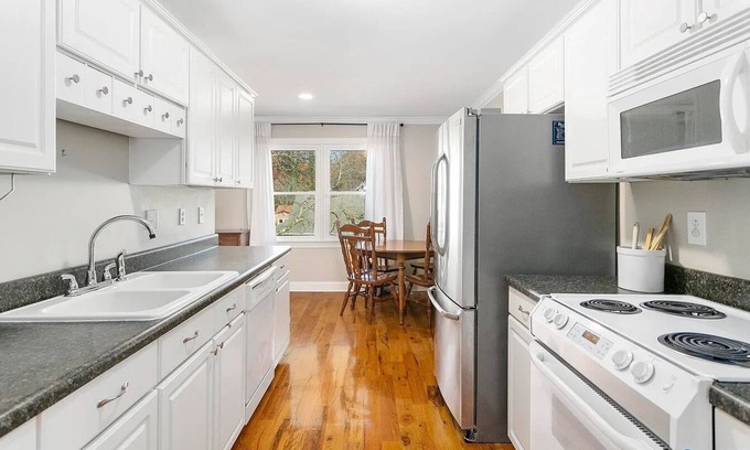 Huntsville House | Spacious house right in the heart of Huntsville (MidCity)