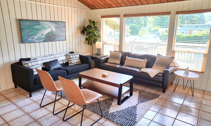 Hiouchi House | Spacious House with Game Room, 2 mins from Jed Smith Redwood Park & Smith River