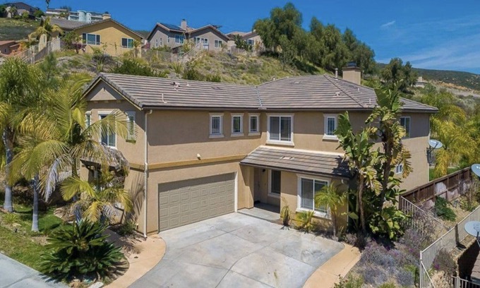 Spring Valley House | Spacious house with mountain view