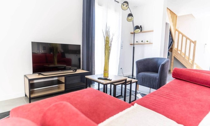 Lavaur House | Spacious house with air conditioning, garden and parking.