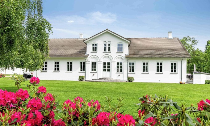 Middelfart Villa | Spacious house with room for relaxation and play