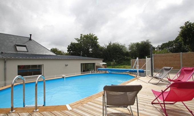 Vesly Cottage | Spacious house with jacuzzi, lovely terrace near the natural park in Vesly