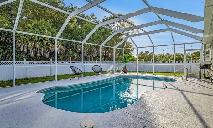 North Port House | Spacious House with Relaxing Pool-Minutes to Warm Mineral Springs & Best Beaches