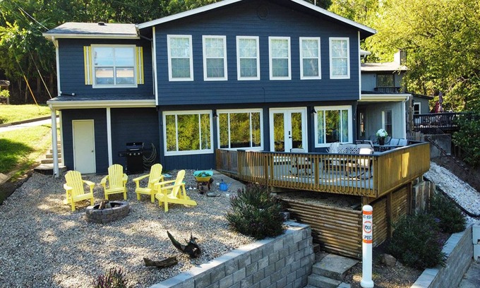 Camdenton House | Spacious Lakefront Retreat – Sleeps 14, Private Dock,nPrime Location