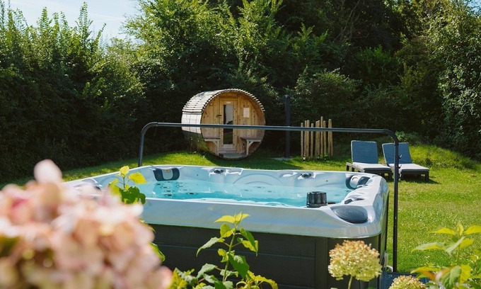 Ouddorp House | Spacious, light house near the beach, an oasis of peace and space with jacuzzi and sauna.