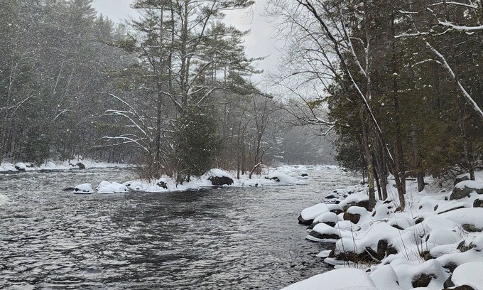 Brant Lake Cabin | Spacious Log Cabin on the Schroon River in the beautiful Adirondacks