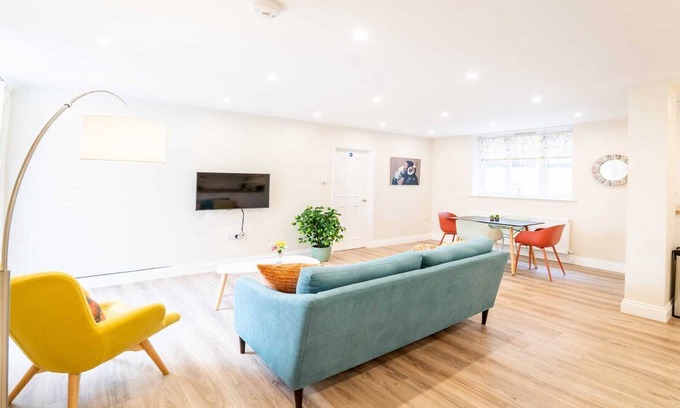 Great Yarmouth Apartment | Spacious Luxurious Apartment - 2 Bathrooms - 2 Bedrooms - Parking