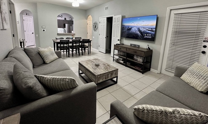 Windsor Hills Condo | Spacious Luxury Condo in Windsor Hills Resort! 2 Miles to Disney! 3bed/2bath