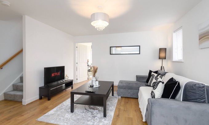 Broad Oak House | Spacious Luxury House In Canterbury with Free Parking & Garden - Sleeps 7