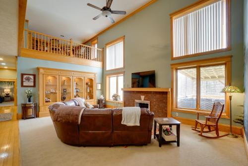 McArthur House | Spacious McArthur Home Private Hot Tub and Pond!