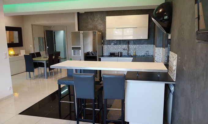 La Valette-du-Var Apartment | Spacious modern apartment - close to beaches and avenue 83