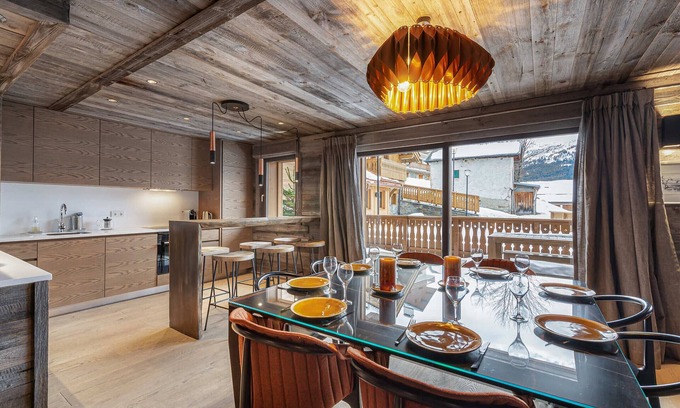 Meribel Village Apartment | Spacious Modern Apartment with Terrace, Near Lifts and Shops