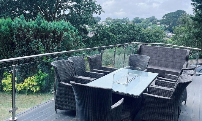 Mylor Churchtown House | Spacious Modern Creek View House