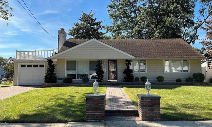 North Valley Stream House | Spacious Modern House 15 minutes from JFK airport!