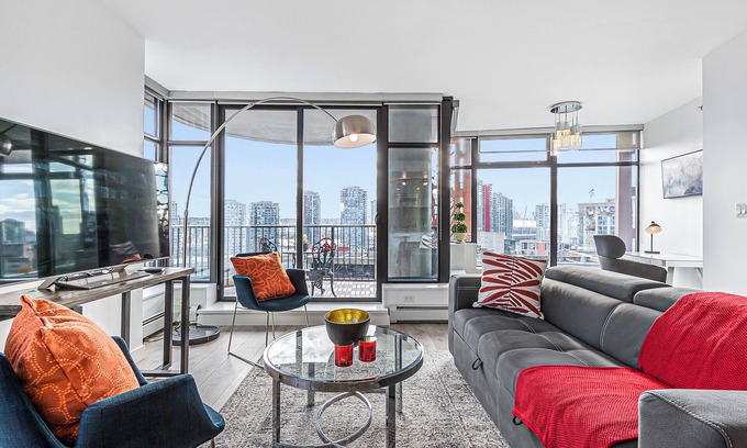Gastown Condo | Spacious Modern High-Rise with Ocean & City Views