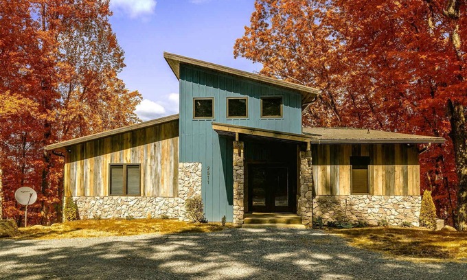 Gatlinburg - Pigeon Forge House | Spacious Mountain Chalet with Private Pool