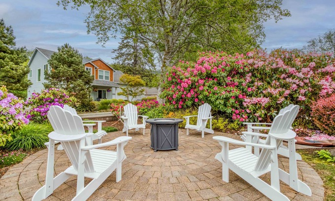 Neskowin House | Spacious Neskowin Retreat Two Blocks from Beach Offers Privacy, Fun!