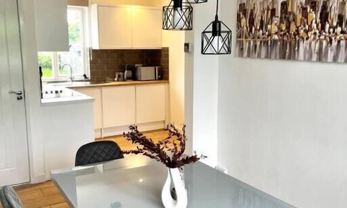 Derby House | Spacious Newly Renovated 4-bed - Contractors/Groups/Families