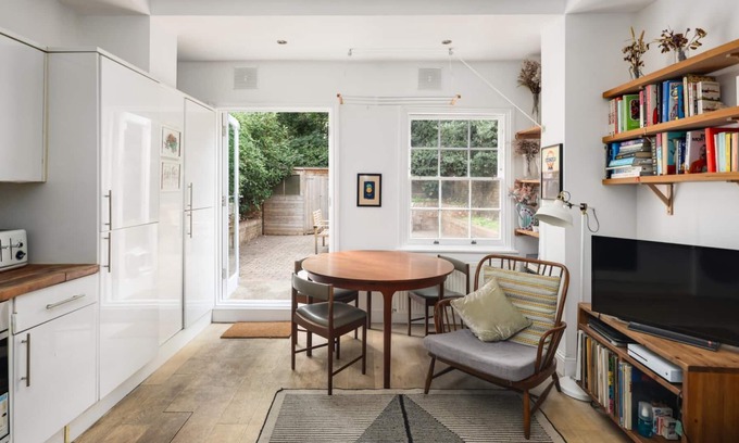 Hackney Downs Apartment | Spacious Oasis in Hackney ICK-65