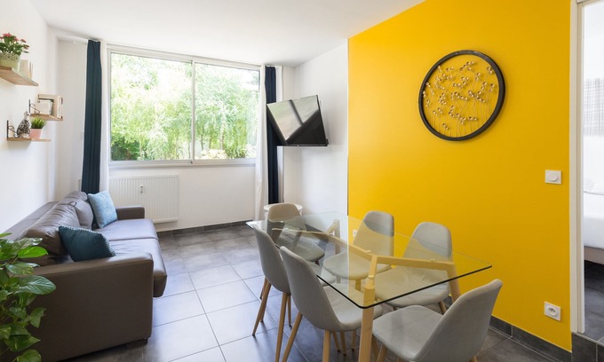 Hincmar Apartment | Spacious Oasis in the Heart of Reims: Discover Our Beautiful Cozy Apartment