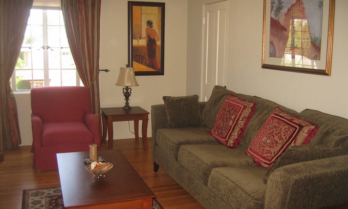 Pasadena Apartment | Spacious One Bedroom Apartment- Alternative to Corporate Housing