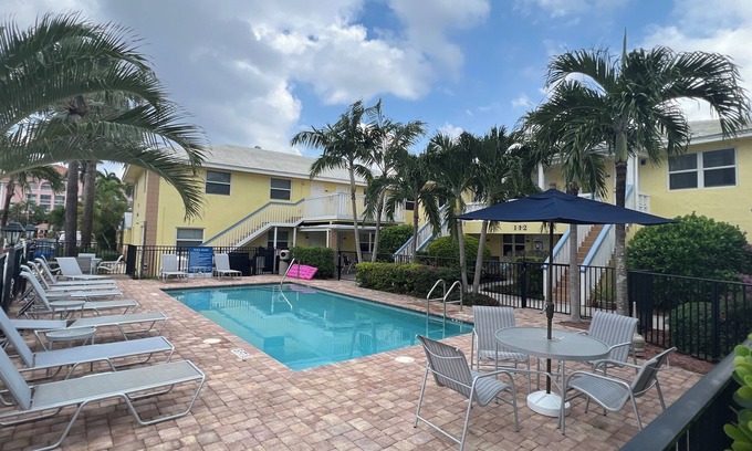 Singer Island Apartment | Spacious one-bedroom beach apartment on Singer Island