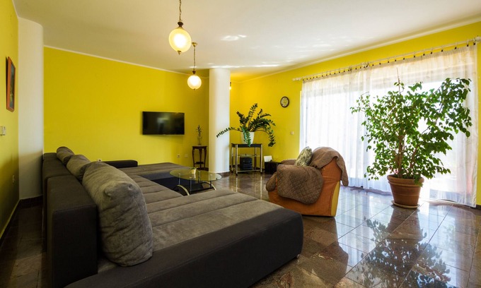 Rijeka House | Spacious Opg Apartment Juretic Kvarner center air con, parking, Wi-Fi, terraces