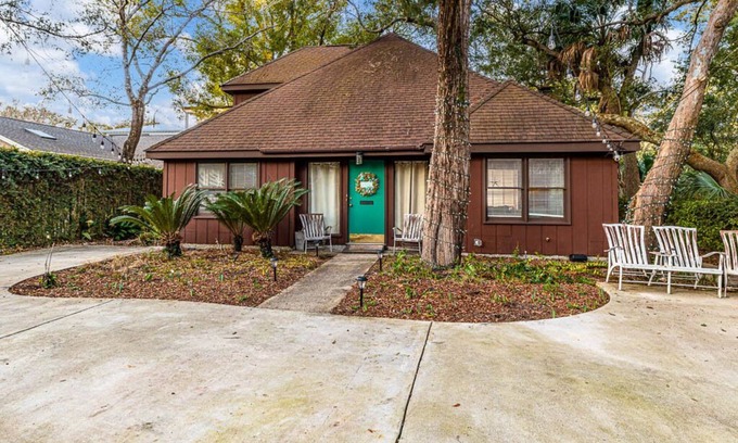 East Beach House | Spacious Pet Friendly 3 BR 3 BA house that is a 5 minute walk to the beach