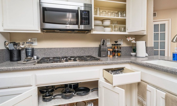 Moreno Valley House | Spacious Pet Friendly 4 BR Home W/Mountain Views, Perfect for Monthly Stays