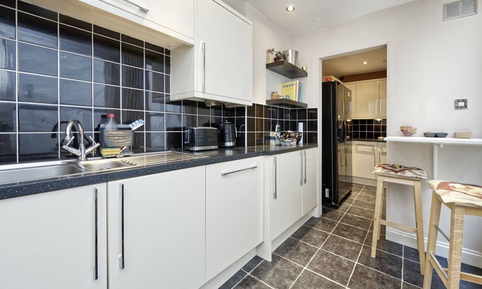 Tachbrook Apartment | Spacious Pimlico Apartment by UnderTheDoormat