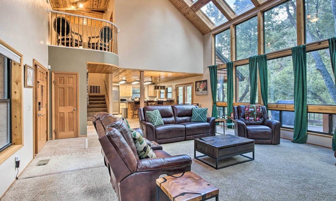 Pine Mountain Club Cabin | Spacious Pine Mountain Club Cabin w/Fire Pit