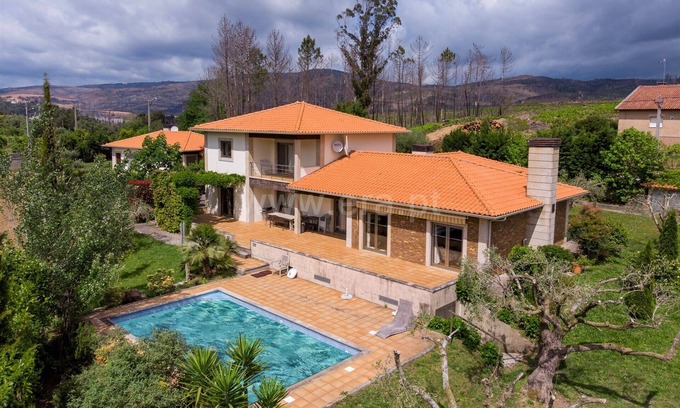 Cossourado Villa | Spacious, quiet Olival villa - Air-conditioned and heated
