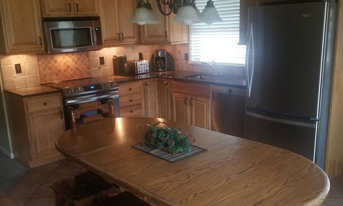 Thompsonville House | Spacious Resort Home on 10th Fairway - 6 Bedrooms, 3 Baths. GOLF, SKI, SPA