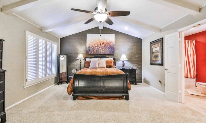 Lubbock House | Spacious Retreat in the Heart of Lubbock! Excellent neighborhood !