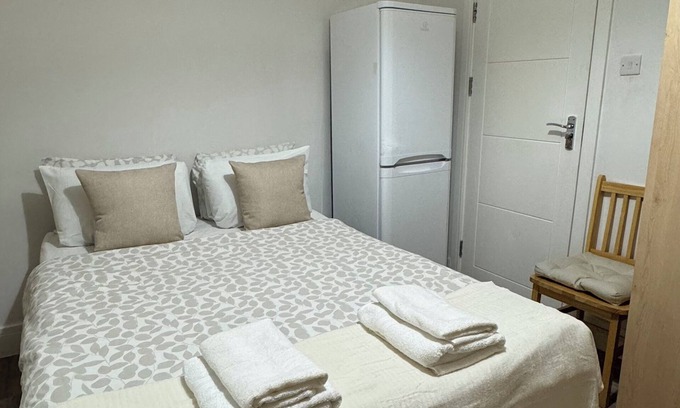 West Ham House | Spacious room in Greater London