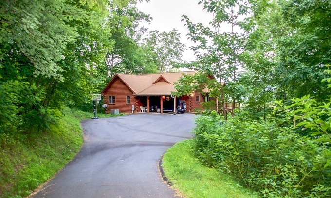 Glens of Ironduff Cabin | Spacious & rustic mountain-view cabin with decks, Ping-Pong, foosball, fireplace
