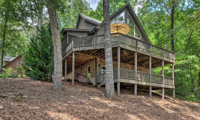 Serenity Bay Cabin | Spacious Seneca Retreat - Steps to Lake Keowee!