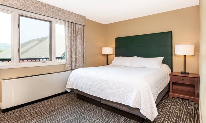 West Dover Apartment | Spacious Ski-In Suite | Sleeps 6
