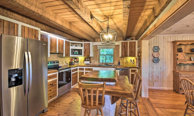 Sky Valley Cabin | Spacious Sky Valley Home with Resort Perks!